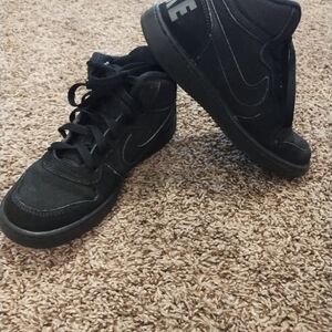 Nike boys court borough 839977-001 black  basketball shoes sneakers size 4.5